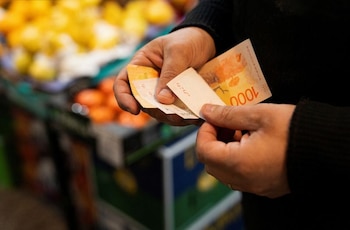 Si la inflación baja y